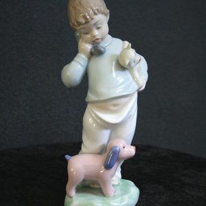 LLADRO (NAO) - BOY ON PHONE W/ DOG & TEDDY BEAR